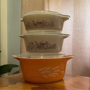 Pyrex vintage casserole dish with glass lid. Forest fancies pattern.